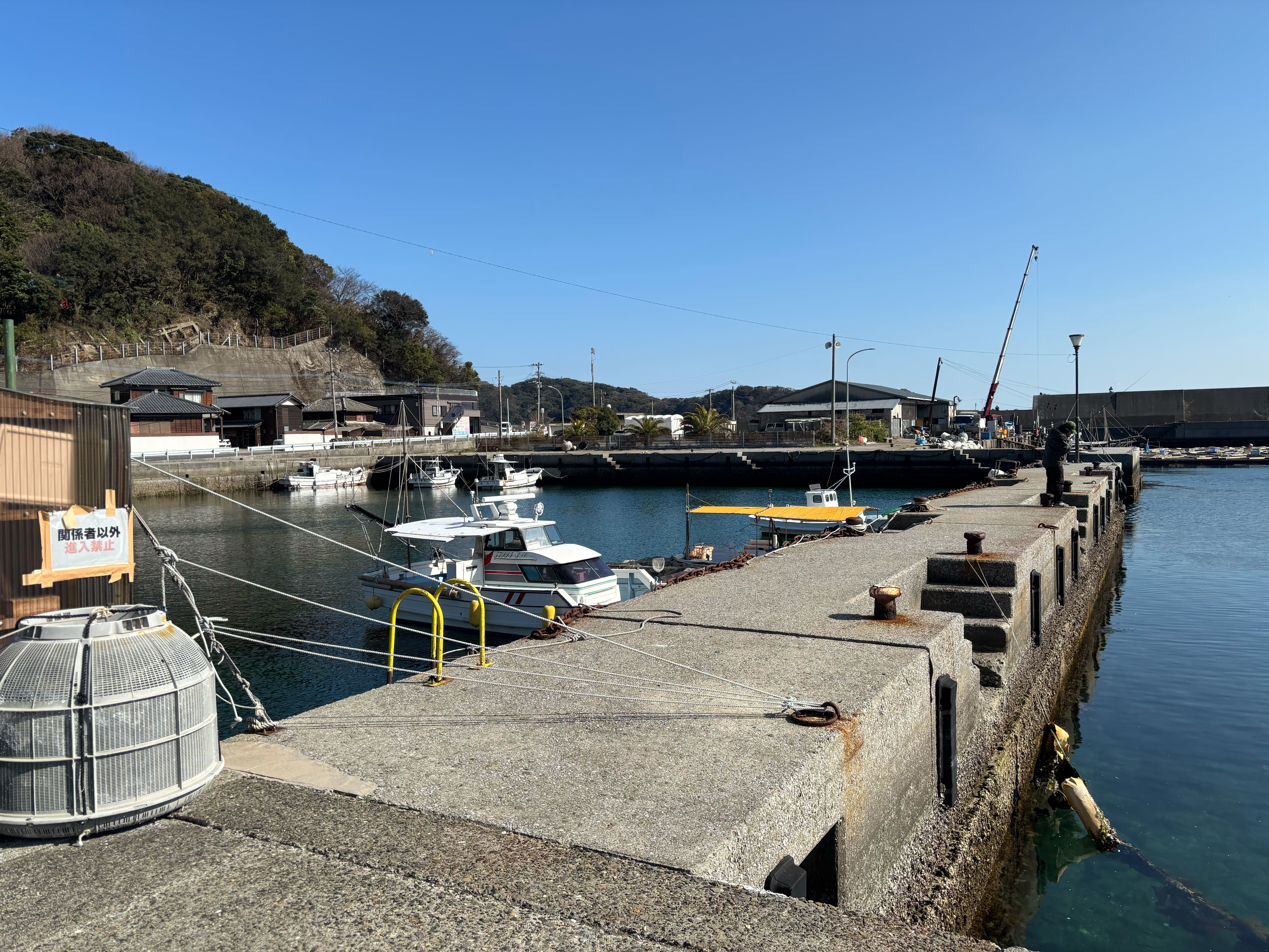 幸之浦 - 港内奥にある堤防。ここは関係者以外進入禁止である。