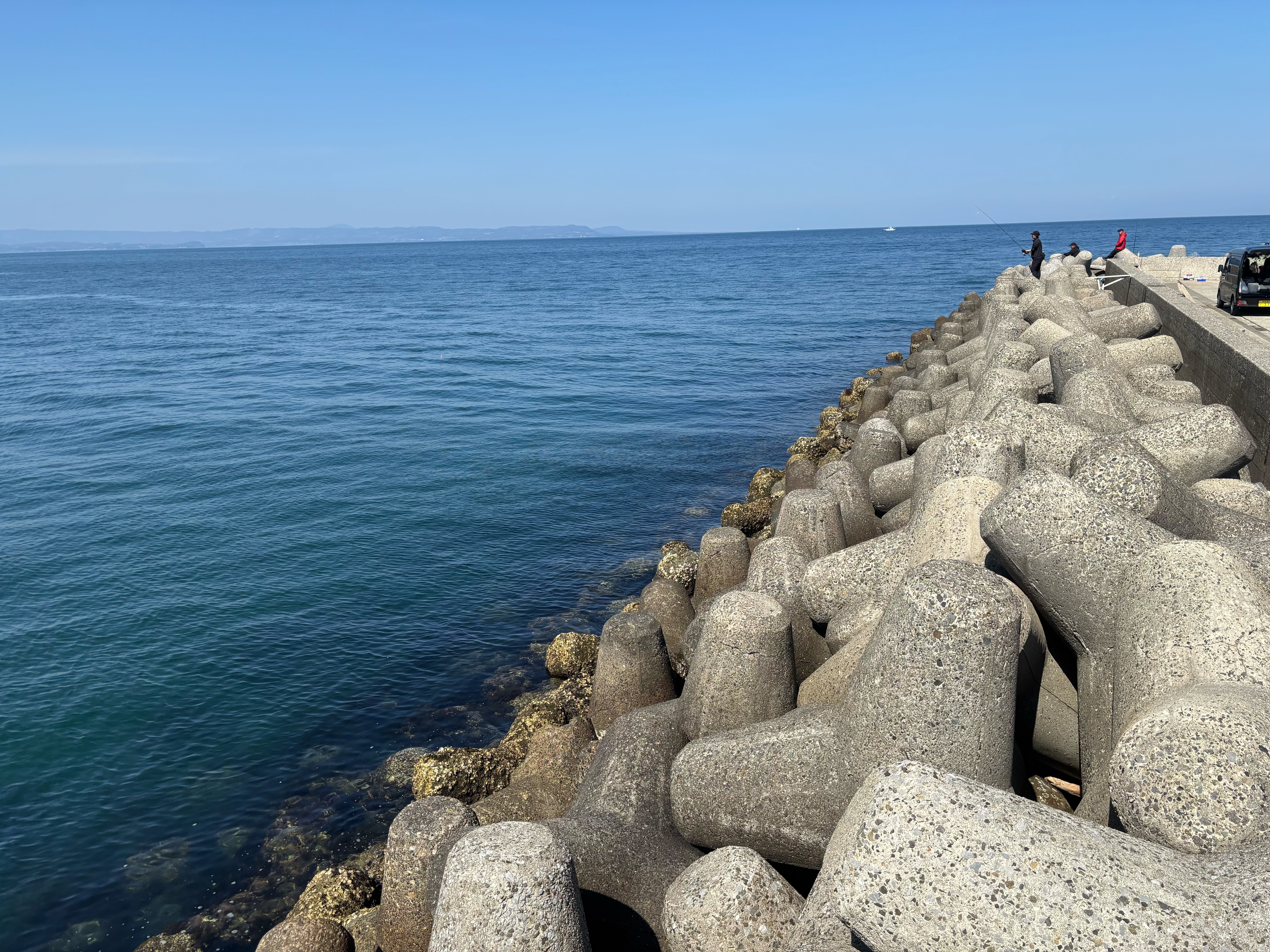 大野川河口 - 発電所横のテトラ帯。大野川河口のショアジギングのメイン。10