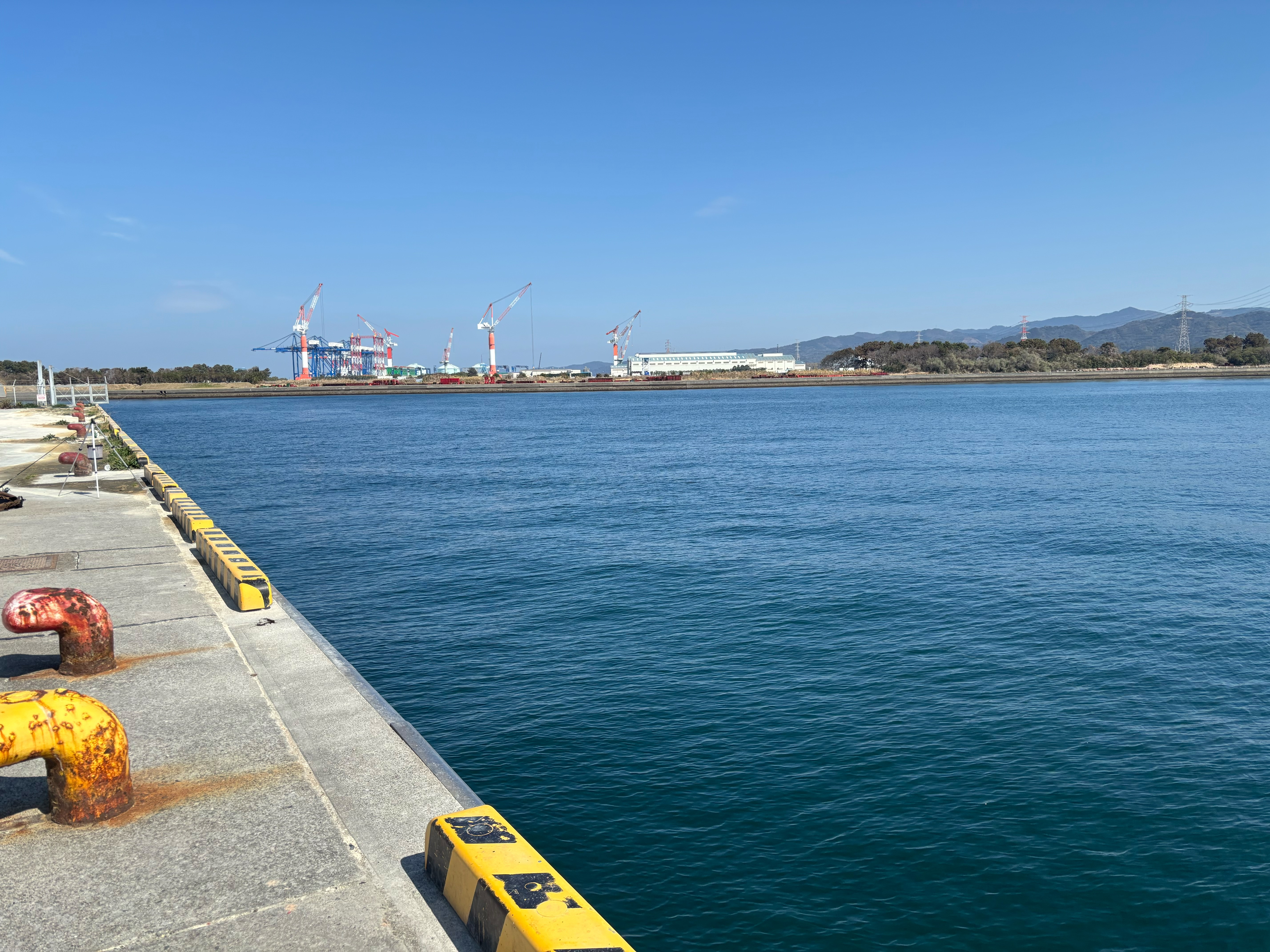 大在公共ふ頭 - 砂揚げ場。チヌ釣りメイン。冬の落ちギス狙い。水深は深い。海底