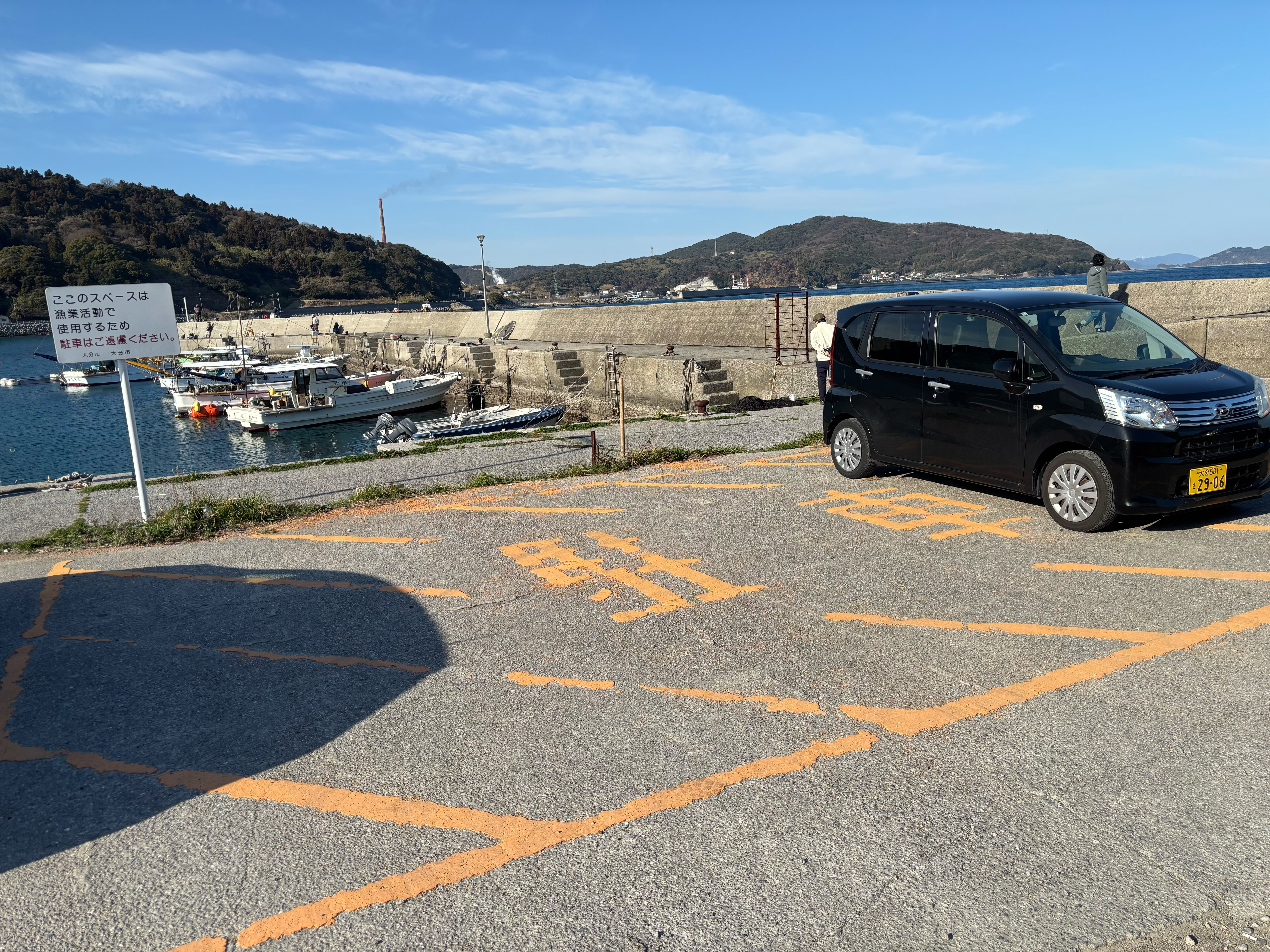白木漁港 - 手前は駐車禁止である。
